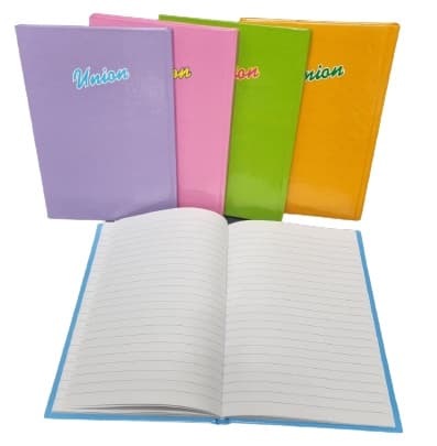 מגוון של מחברות כריכה קשה בדגמים במחיר משתלם באטרקציה