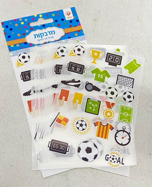 חבילת 10 דפי מדבקות - כדורגל קונים במחיר משתלם רק באטרקציה