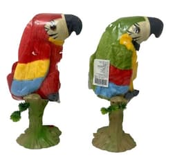 תוכי מדבר ומקליט יושב על גזע קונים רק באטרקציה מהיבואן לצרכן