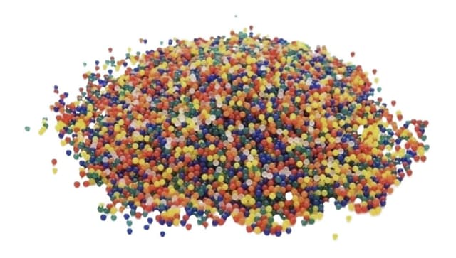 5000 כדורי ג'ל מתנפחים במים קונים רק באטרקציה מהיבואן לצרכן