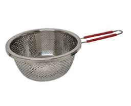 מסננת נירוסטה עם ידית כ - 22 ס"מ קונים רק באטרקציה מהיבואן לצרכן