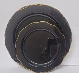 סט 16 צלחות חד פעמי מהודרות -שחור עם פס זהב קונים רק באטרקציה מהיבואן לצרכן