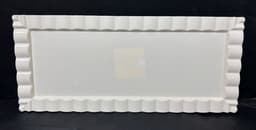 מגש מלבני מסגרת גלים כ- 36X15.5 ס"מ - צבע קרם קונים רק באטרקציה מהיבואן לצרכן