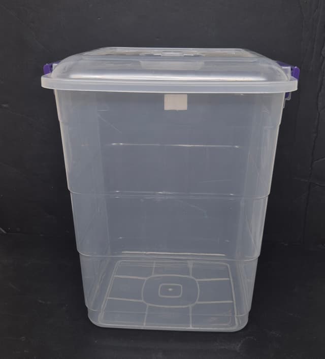 ארגז אחסון פלסטיק עם מכסה וסוגרים 25X25 גובה כ- 37 ס"מ קונים רק באטרקציה מהיבואן לצרכן