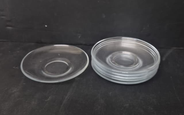 סט 6 תחתיות/צלחות זכוכית כ־13 ס״מ קונים רק באטרקציה מהיבואן לצרכן