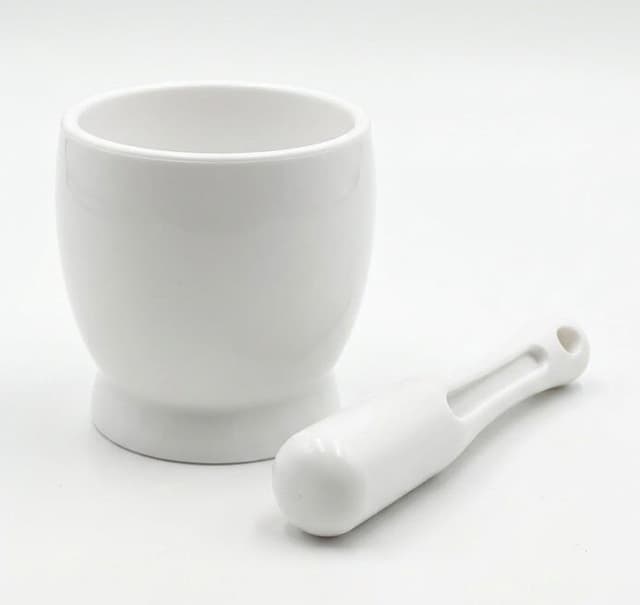 סט מכתש ועלי לבן – לטחינת תבלינים ומזון קונים רק באטרקציה מהיבואן לצרכן