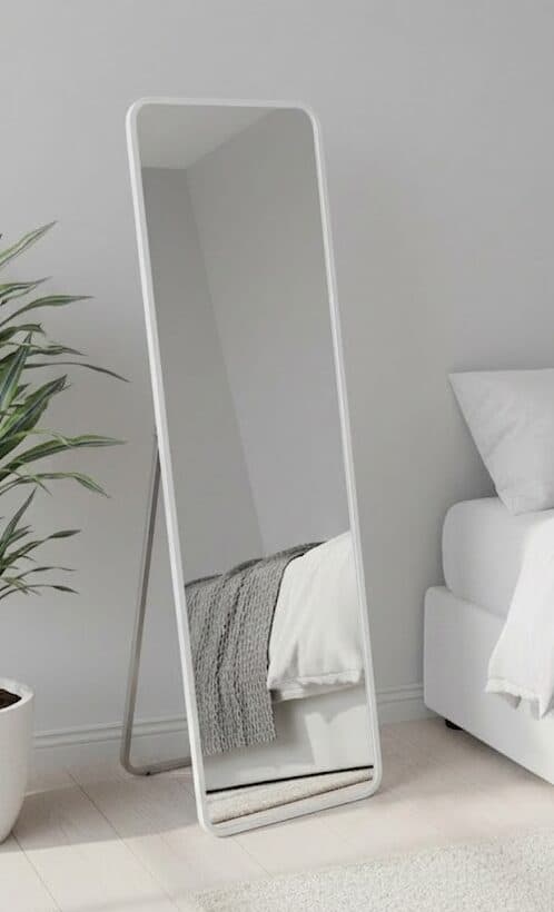 מראת גוף עומדת מסגרת לבנה – סטייל ויוקרה בכל פינה קונים רק באטרקציה מהיבואן לצרכן