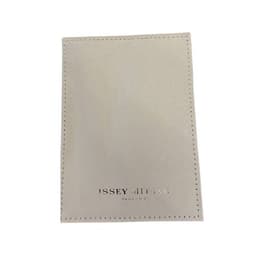 כיסוי לדרכון - איסי מיאקי Accessories - Issey Miyake - Passport Cover