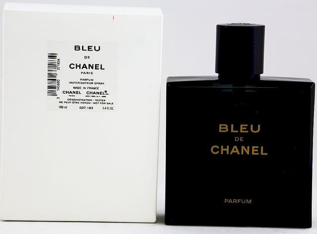 בושם לגבר שאנל בלו פרפיום 100 מ"ל באריזת טסטר Chanel Bleu De Chanel Parfum 100 ml Tester