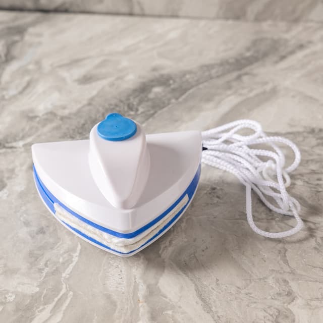 מנקה חלונות מגנטי מקצועי עם מיכל מים