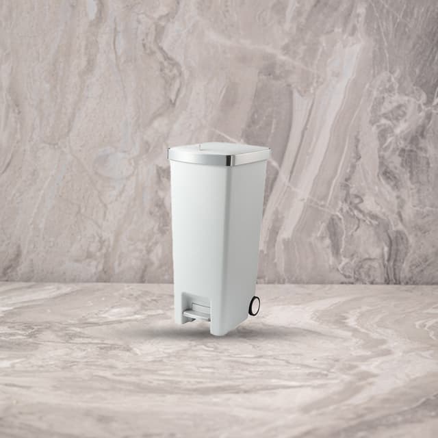 פח דוושה 45 ליטר עם גלגלים לבן