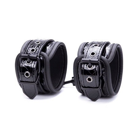 אזיקי רגל משובץ שחור ומבריק | אביזרי מין