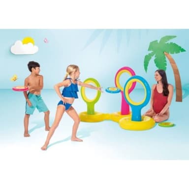 סט משחק קליעה למטרה לבריכה לילדים צבעוני דגם 57510 מבית INTEX כולל חישוקים ודיסקים לזריקה לקליעה למטרה. - ToySale חנות הצעצועים הזולה במדינה